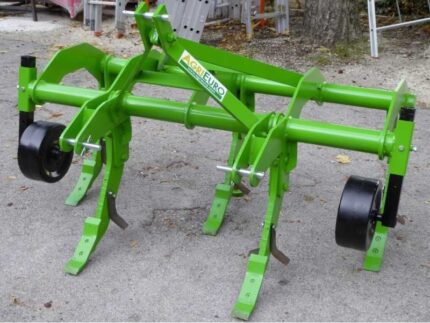 Landwirtschaftlicher Tiefenlockerer für Traktoren AgriEuro Serie 170 Standard mit 5 Zähnen – mit Stahlrädern